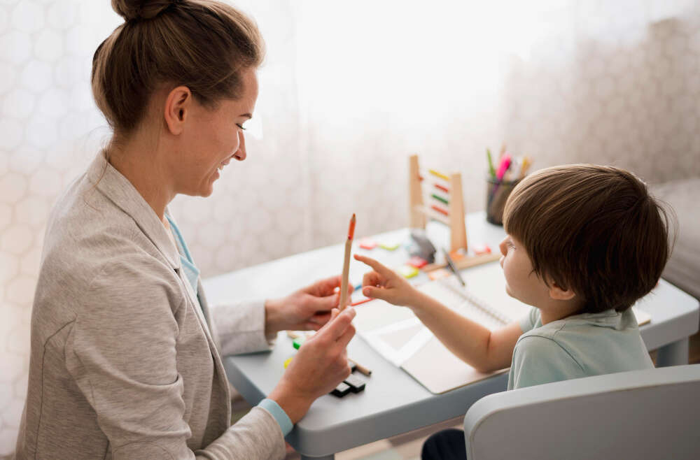 Psicología infantil en Sevilla: cuándo acudir al psicólogo con tu hijo