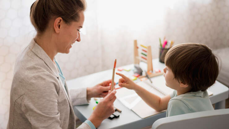 Psicología infantil en Sevilla: cuándo acudir al psicólogo con tu hijo